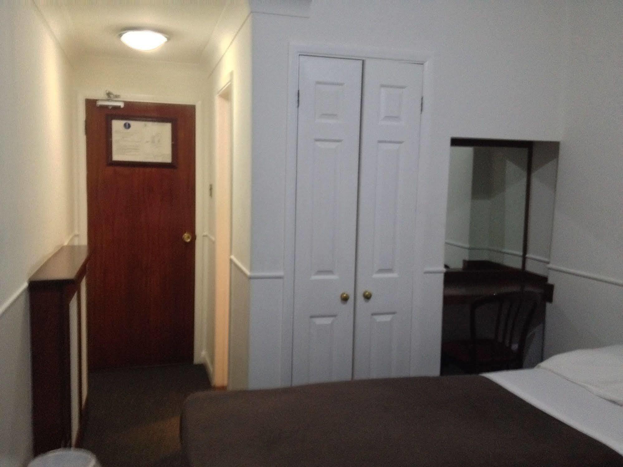 London Continental Hotel Екстер'єр фото