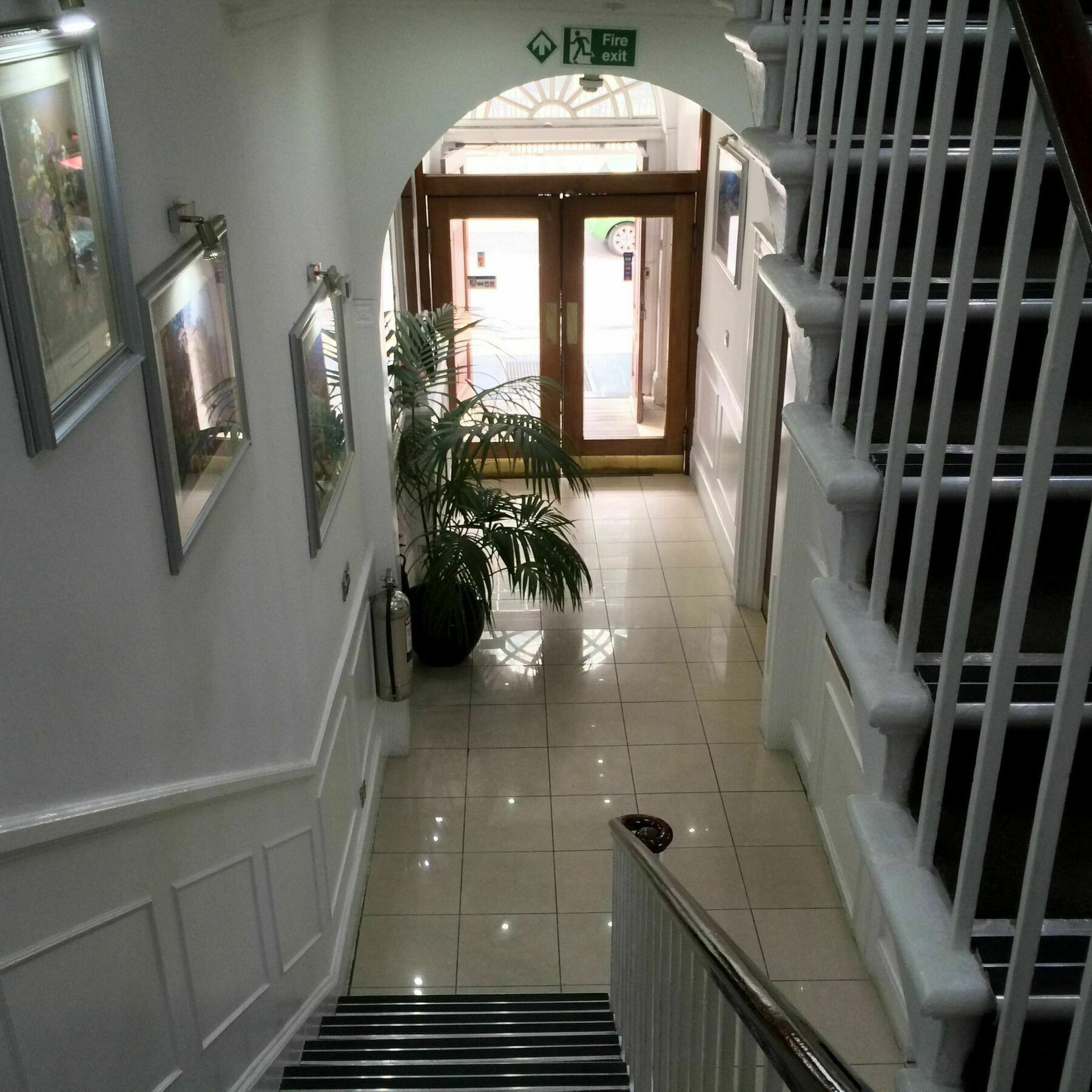 London Continental Hotel Екстер'єр фото