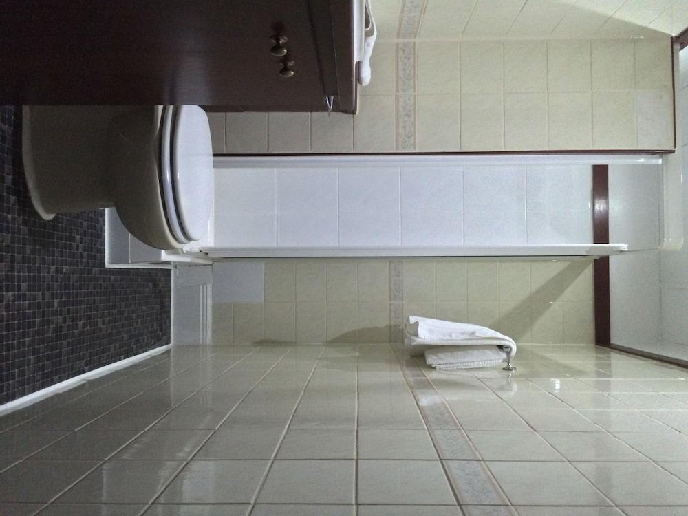 London Continental Hotel Екстер'єр фото